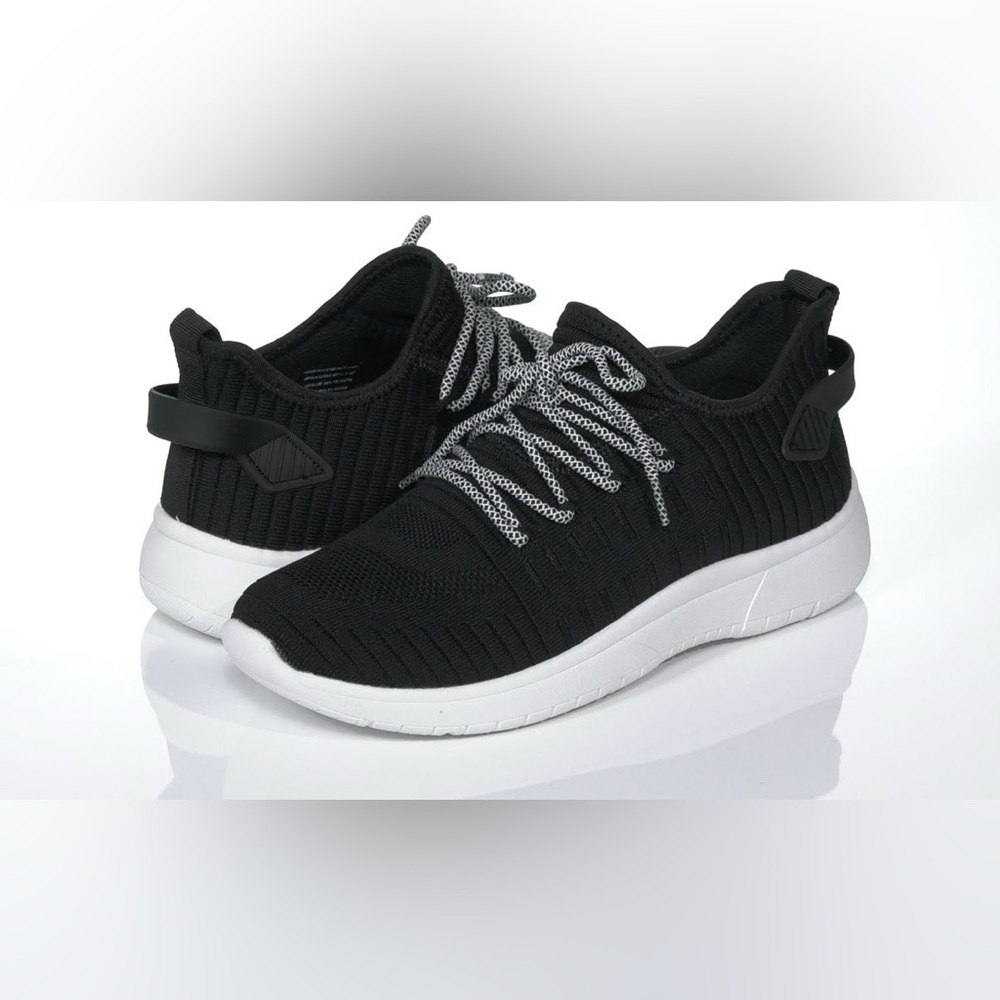 Blondo Women’s Kamie Waterproof Sneakers in Black/Grey in size 6.5